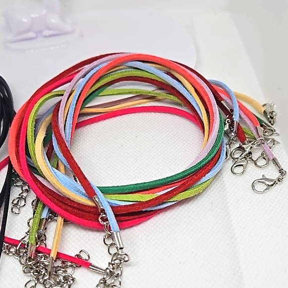 10 Necklace Coords. 5 Color Suede & 5 Black. - Picture 3 of 5